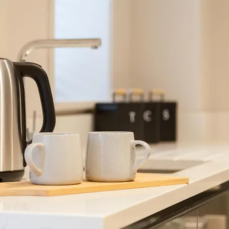 1 Bedroom Flat - Long Term Rates-contractors-professionals-relocation * Leeds (West Yorkshire)