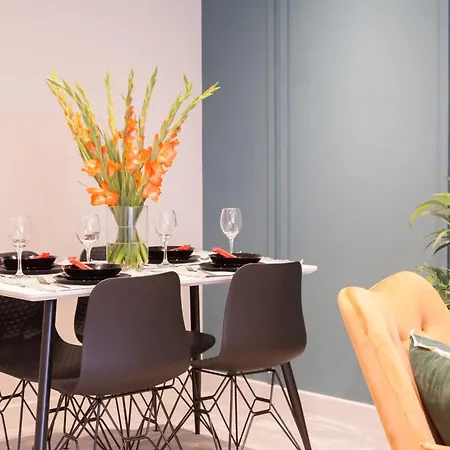 1 Bedroom Flat - Long Term Rates-contractors-professionals-relocation Apartment *