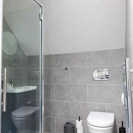 1 Bedroom Flat - Long Term Rates-contractors-professionals-relocation Apartment *