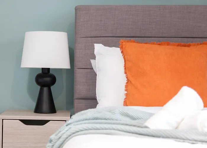 1-bedroom - Walk To Station - Long Rates 아파트