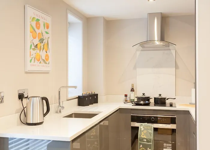 1-bedroom - Walk To Station - Long Rates *