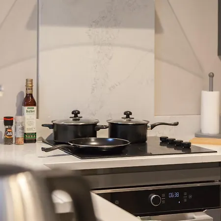 Apartment 1-bedroom - Walk To Station - Long Rates