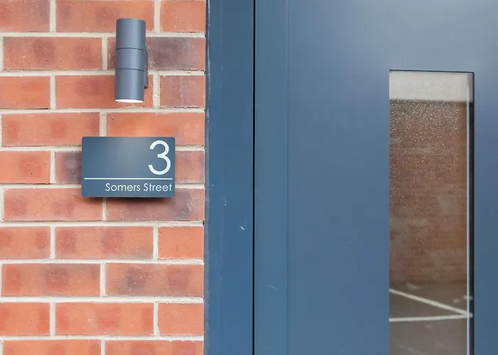 Apartment 1-bedroom - Walk To Station - Long Rates *