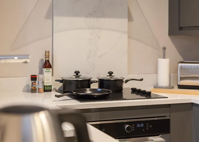 Apartment 1-bedroom - Walk To Station - Long Rates