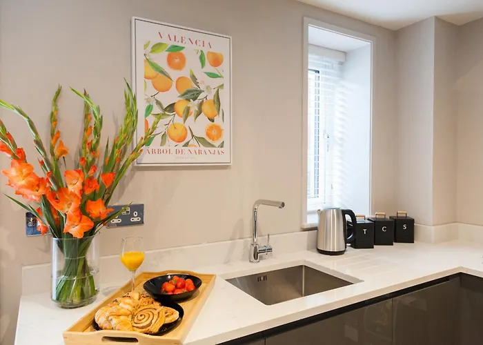 Apartment 1-bedroom - Walk To Station - Long Rates